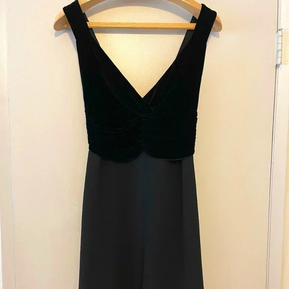 armani collezioni black dress ARMANI COLLEZIONI Size 10 Black Wool Crepe Sleeveless Knee Length Dress main image 0